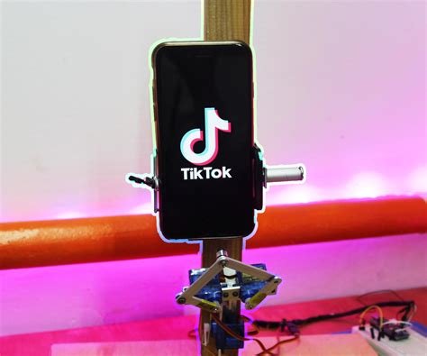 The Can’t Help Myself robot took over TikTok. What。